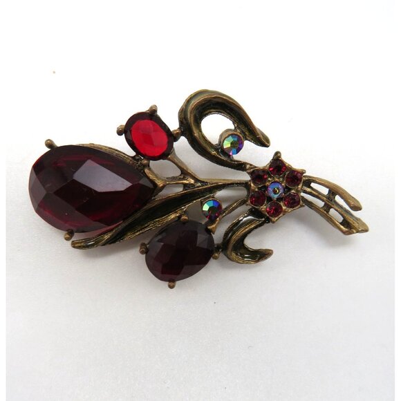 Vintage Floral Brooch 2" Red Faceted Lucite Gems Pin Antique Gold Tone Setting - Picture 3 of 10